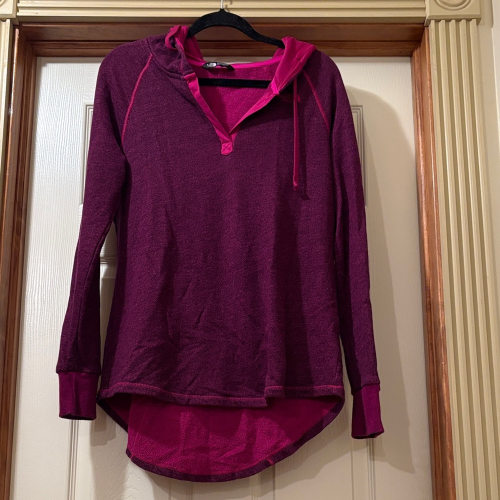 The North Face Women's Two-Tone Magenta Pullover Hoodie